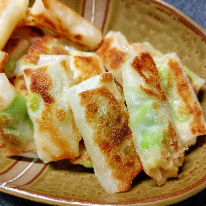 簡単おつまみ！枝豆&チーズの餃子の皮包み